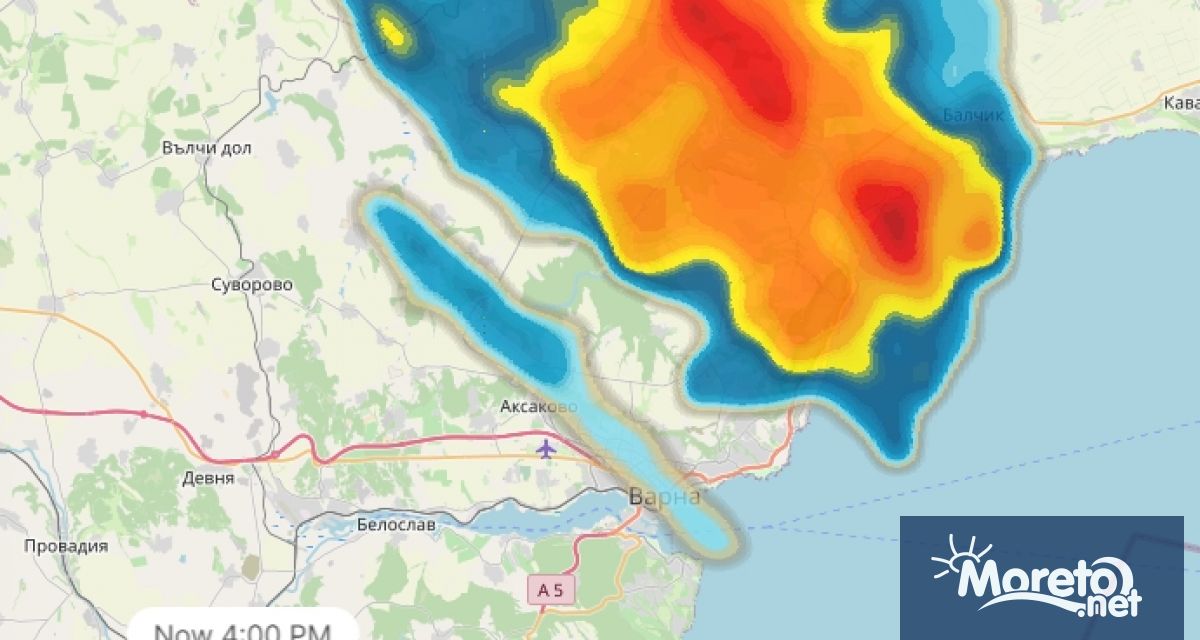 Гръмотевична буря приближава Варна от север-североизток, сочат данните на метеорадарите.