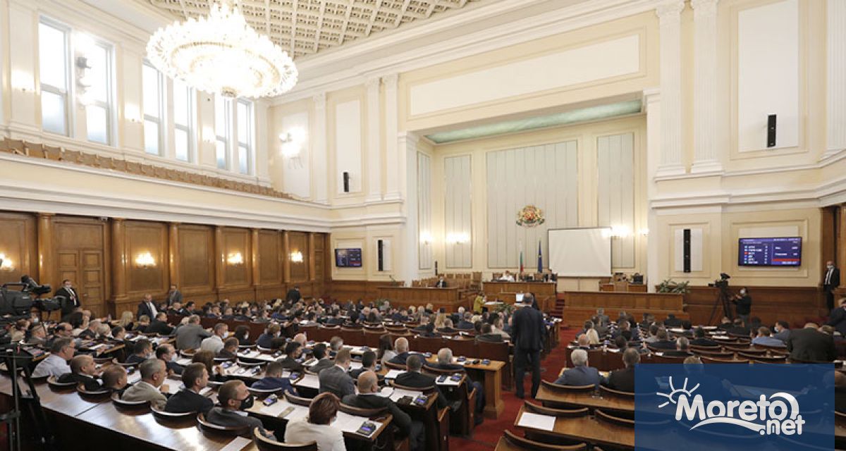 Очаква се депутатите да гласуват кабинета на проф. Николай Габровски.