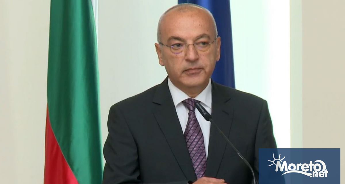 Служебният министър-председател Гълъб Донев произнесе реч по време на приемането