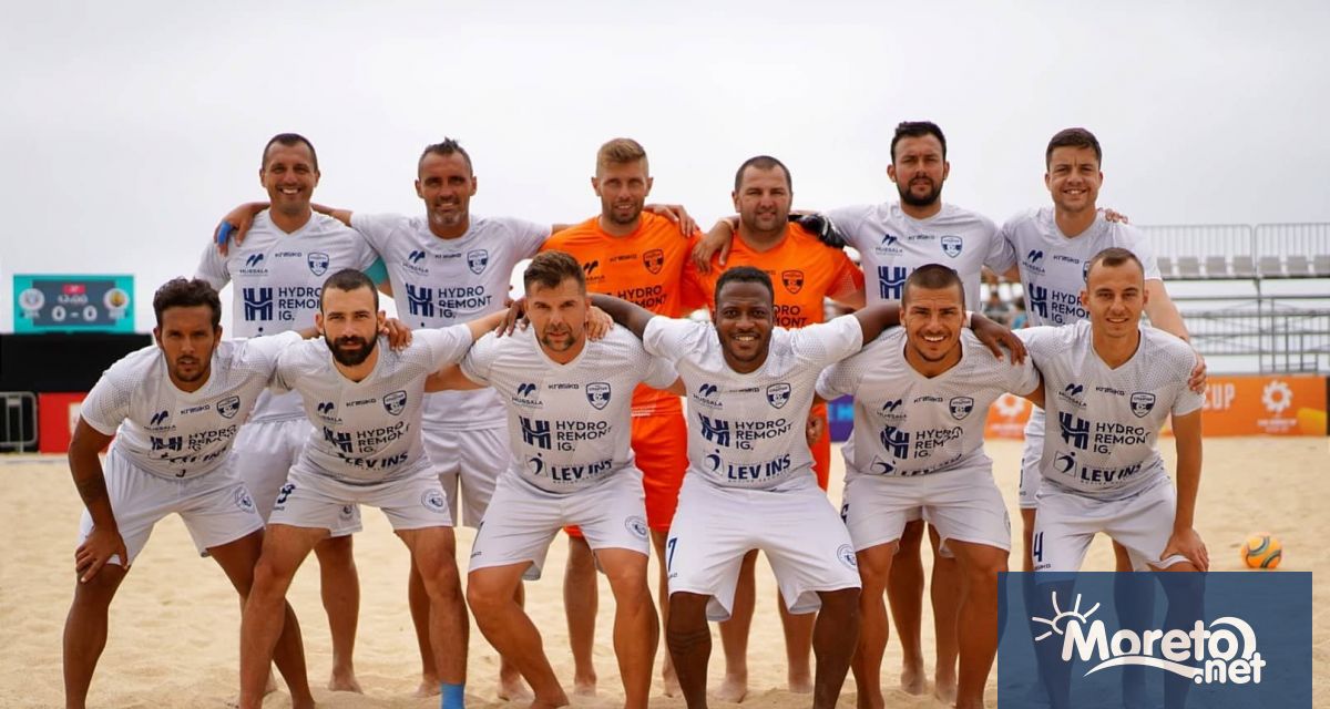 Шампионът на страната по плажен футбол Спартак (Варна) продължава да