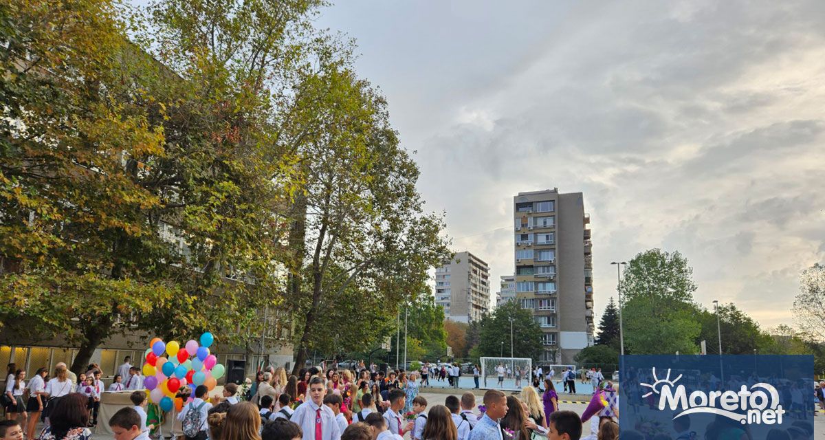 Шумни и цветни тържества огласиха училищните дворове във Варна от