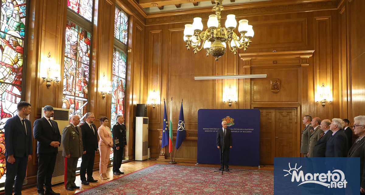 Министърът на отбраната Атанас Запрянов, награди днес, 23 май, военнослужещи