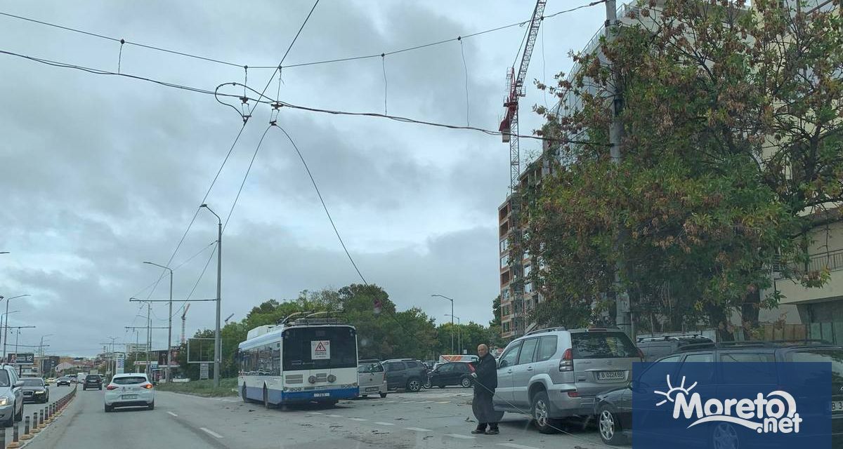 Временно е спряно движението на тролейбусите по бул Сливница във