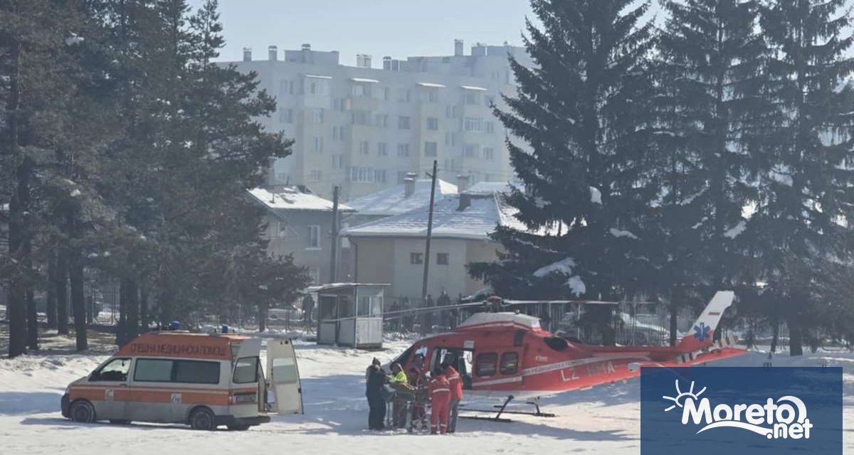 За първи път медицински хеликоптер кацна в болницата в Разлог