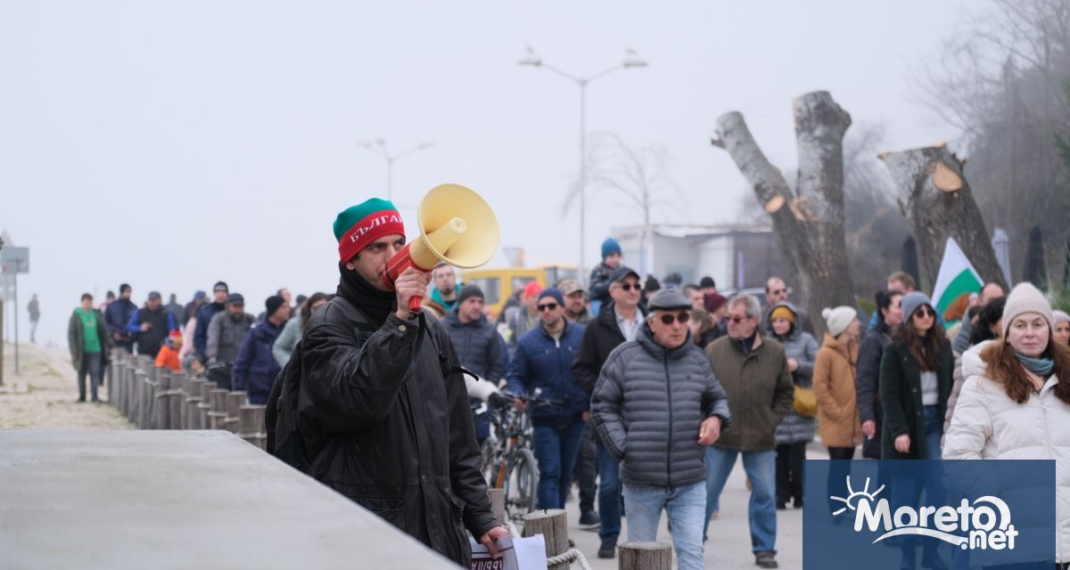 Стотици хора са се включили в протеста Долу ръцете от