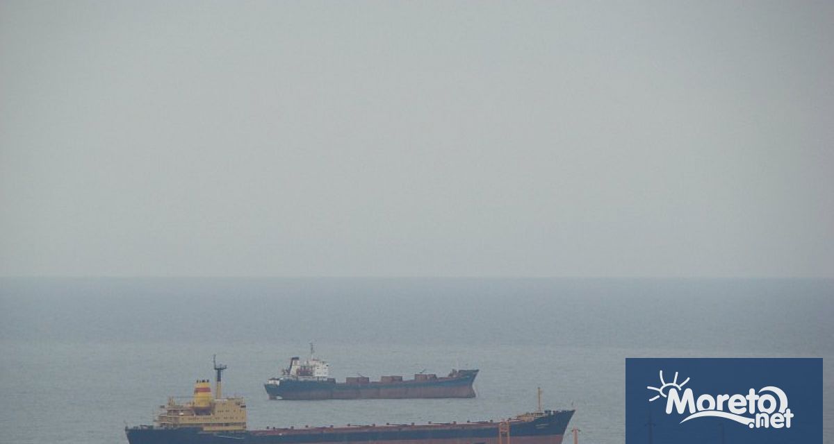 Морските доставки на руски петрол достигнаха петмесечен връх, съобщава Bloomberg.