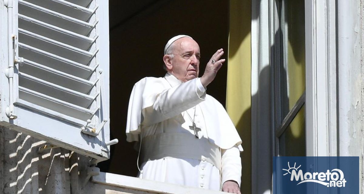 Папа Франциск претърпя операция на болезнена коремна херния, която завърши